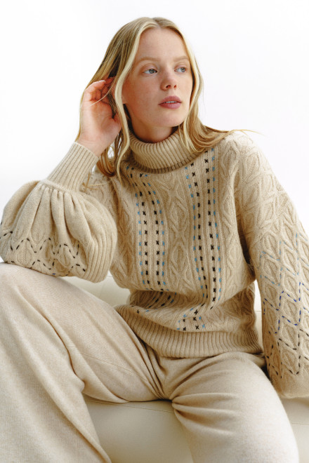 My Sleeping Gypsy cream cashmere sweater with pointelle and cable details, knitted by HYPECHASE